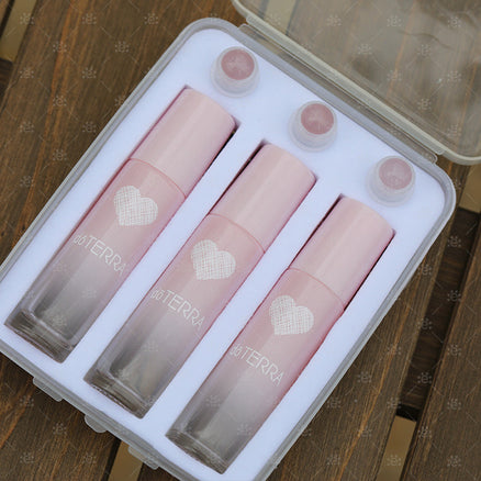 10 ml-es (3 darab) dōTERRA®  Roll-on, görgős üvegpalack készlet rózsakvarc golyókkal tárolótokban