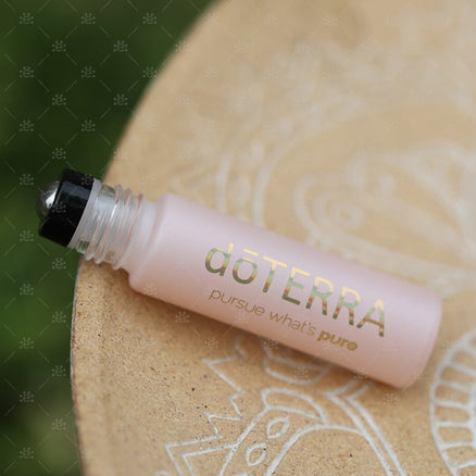 10 ml-es (3 darab) dōTERRA® Nordica Roll-on, görgős üveghengerek arany kupakokkal és rozsdamentes acélgolyókkal